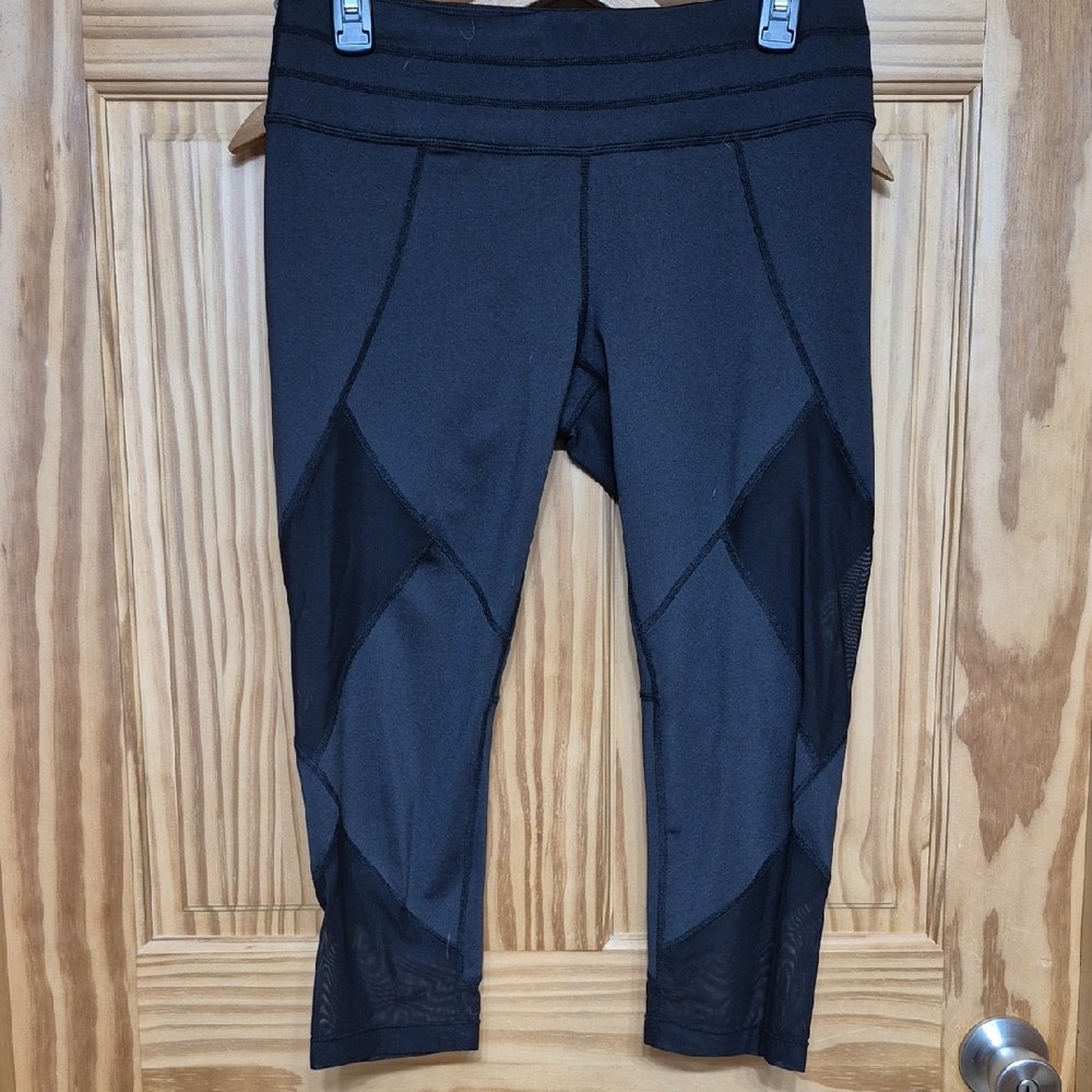 Athleta women’s high-rise cropped leggings in classic black